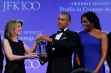 Caroline Kennedy presents the 2017 Profile in Courage Award to former U.S. President Barack Obama, as former first lady Michelle Obama looks on, during a ceremony at the John F. Kennedy Library in Boston, Massachusetts, U.S., May 7, 2017. PHOTO BY REUTERS/Brian Snyder