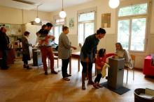 People cast their ballots during a vote on whether to give every adult citizen a basic guaranteed monthly income of 2,500 Swiss francs ($2,560), in a school in Bern, Switzerland, June 5, 2016. PHOTO BY REUTERS/Ruben Sprich