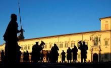 The Italian Carabinieri band performs before President Sergio Mattarella starts consultations at the Quirinale Palace in Rome, Italy, December 8, 2016. PHOTO BY REUTERS/Alessandro Bianchi