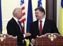 Ukraine's President Petro Poroshenko (R) and U.S. Vice President Joe Biden smile as they arrive at a news conference in Kiev, November 21, 2014. PHOTOREUTERS/Valentyn Ogirenko