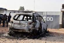 A burnt car is seen in front of the Coordination Center for Operational Decisions (CCDO), a unit composed of soldiers, paramilitary gendarmes and police, in Bouake, Ivory Coast, January 10, 2018. PHOTO BY REUTERS/Stringer