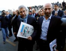 Can Dundar, editor-in-chief of Cumhuriyet (L), accompanied by his Ankara bureau chief Erdem Gul, arrives at the Justice Palace for his trial in Istanbul, Turkey, April 1, 2016. PHOTO BY REUTERS/Osman Orsal
