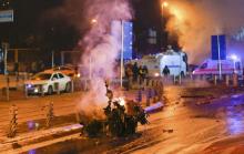 Police arrive at the site of an explosion in central Istanbul, Turkey, December 10, 2016. PHOTO BY REUTERS/Murad Sezer