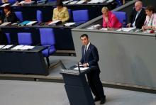 Cem Oezdemir of the environmental Greens party (Die Gruenen) addresses a session of the Bundestag, lower house of parliament, being held to debate approval of a symbolic resolution that declares the 1915 massacre of Armenians by Ottoman forces a "genocide", in Berlin, Germany, June 2, 2016. PHOTO BY REUTERS/Hannibal Hanschke