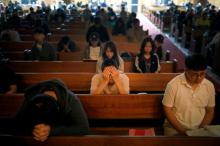 Students pray during an early-morning prayer session at the Presbyterian University and Theological Seminary (PUTS) in Seoul, South Korea, September 12, 2017. PHOTO BY REUTERS/Kim Hong-Ji