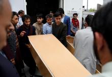 Relatives carry coffin of a victim at a hospital after a suicide attack in Kabul, Afghanistan, June 11, 2018. PHOTO BY REUTERS/Mohammad Ismail