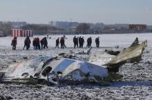 Emergencies Ministry members work at the crash site of a Boeing 737-800 Flight FZ981 operated by Dubai-based budget carrier Flydubai, at the airport of Rostov-On-Don, Russia, March 20, 2016. PHOTO BY REUTERS/Maxim Shemetov