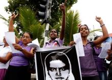 Demonstrators hold up an image of Rizana Nafeek as they shout slogans during a protest against her execution, in Colombo, January 11, 2013. PHOTO BY REUTERS/Dinuka Liyanawatte