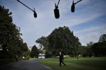 U.S. President Donald Trump arrives at White House after a trip to Springfield, Missouri, in Washington D.C., August 30, 2017. PHOTO BY REUTERS/Carlos Barria