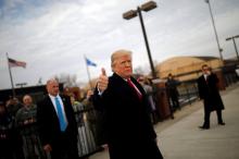 U.S. President Donald Trump gives a thumbs-up to reporters as he boards Air Force One for travel to Palm Beach from Joint Base Andrews, Maryland, U.S., December 22, 2017. PHOTO BY REUTERS/Carlos Barria
