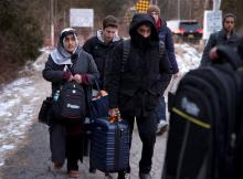 A group that claimed to be from Turkey crosses the U.S.-Canada border illegally leading into Hemmingford, Quebec, Canada, March 6, 2017. PHOTO BY REUTERS/Christinne Muschi
