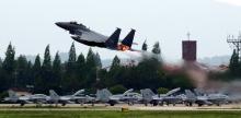 A fighter jet takes off from an airbase in Gwangju, South Korea, May 16, 2018. PHOTO BY REUTERS/Yonhap