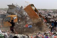 People collect recyclables and food at a garbage dump near the Red Sea port city of Hodeidah, Yemen, January 14, 2018. PHOTO BY REUTERS/Abduljabbar Zeyad