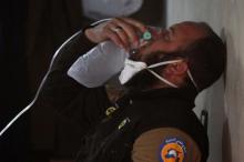 A civil defence member breathes through an oxygen mask, after what rescue workers described as a suspected gas attack in the town of Khan Sheikhoun in rebel-held Idlib, Syria, April 4, 2017. PHOTO BY REUTERS/Ammar Abdullah