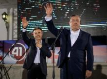 Georgia's former Prime Minister Bidzina Ivanishvili (L) and Prime Minister Giorgi Kvirikashvili wave at a rally of Georgian Dream party after the parliamentary elections in Tbilisi, Georgia, October 8, 2016. PHOTO BY REUTERS/David Mdzinarishvili