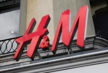 A logo is pictured on a retail shop of Hennes & Mauritz (H&M) in Geneva, Switzerland, October 11, 2016. PHOTO BY REUTERS/Denis Balibouse