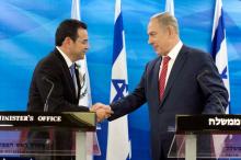 Guatemalan President Jimmy Morales and Israeli Prime Minister Benjamin Netanyahu shake hands as they deliver statements to the media during their meeting in Jerusalem, November 29, 2016. PHOTO BY REUTERS/Abir Sultan