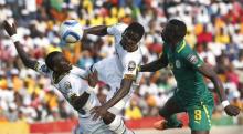 Ghana's Rabiu Mohammed (L) and Jonathan Mensah clash with Senegal's Cheikhou Kouyate during their 2015 African Cup of Nations Group C soccer match in Mongomo, January 19, 2015. PHOTO BY REUTERS/Mike Hutchings