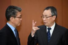 Wu Dawei (R), China's Special Representative for Korean Peninsula Affairs, talks with Kim Hong-Kyun (L), South Korea's representative to the six-party talks, as they wait for South Korean Foreign Minister Yun Byung-Se before their meeting in Seoul, South Korea, April 10, 2017. PHOTO BY REUTERS