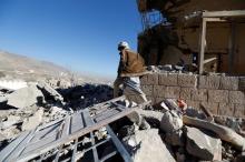 A man walks past a destroyed house at the site of air strikes in Sanaa, Yemen, December 26, 2017. PHOTO BY REUTERS/Khaled Abdullah