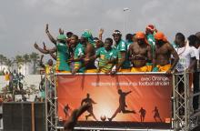 The players of Ivory Coast's soccer team wave as they arrive after winning the African Nations Cup, at Felix Houphouet Boigny International airport in Abidjan, February 9, 2015. PHOTO BY REUTERS/Luc Gnago