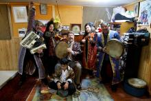 Amin Alaev (R), 55 (R), Aviva Alaev (2nd R), 22, Allo Alaev (C), 85, Amanda Alaev (2nd L), 13, Ariel Alaev (L), 51, and Avraham Alaev, 7, pose for a photograph in their rehearsal studio in Rishon Lezion, Israel, March 22, 2018. PHOTO BY REUTERS/Amir Cohen