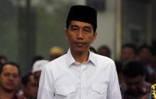 Indonesia's President Joko Widodo walks after Friday prayers at the Presidential palace in Jakarta, October 24, 2014. PHOTO BY REUTERS/Beawiharta