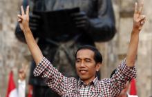 Indonesian president elect Joko "Jokowi" Widodo gestures during a rally in Proklamasi Monument Park in Jakarta, July 9, 2014. PHOTO BY REUTERS/Darren Whiteside