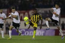 Lema Mabidi (C) of Democratic Republic of the Congo's AS Vita Club fights for the ball with Akram Djahnit (L) and Sofiene Younes of Algeria's Entente Sportive de Setif during their African Champions League final soccer match at Mustapha Tchaker stadium in Blida, November 1, 2014. PHOTO BY REUTERS/Louafi Larbi