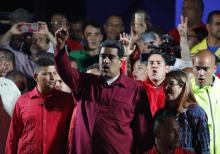 Venezuela's President Nicolas Maduro raises a finger as he is surrounded by supporters while speaking during a gathering after the results of the election were released, outside of the Miraflores Palace in Caracas, Venezuela, May 20, 2018. PHOTO BY REUTERS/Carlos Garcia Rawlins
