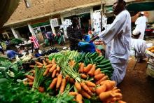 A man waits to buy food at a market in Khartoum, July 28, 2016. PHOTO BY REUTERS/Mohamed Nureldin Abdallah