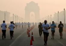 Participants run during a half marathon organised by Indian National Security Guard (NSG) on a smoggy morning in New Delhi, India, November 18, 2018. PHOTO BY REUTERS/Altaf Hussain