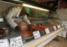 A man packs meat in a butchery in Harare, Zimbabwe, November 28, 2017. PHOTO BY REUTERS/Philimon Bulawayo