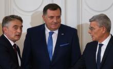 Newly elected members of Bosnia's tripartite inter-ethnic presidency, Croat member Zeljko Komsic, Serb member Milorad Dodik and Bosniak member Sefik Dzaferovic, attend the presidential inauguration ceremony in Sarajevo, Bosnia and Herzegovina, November 20, 2018. PHOTO BY REUTERS/Dado Ruvic