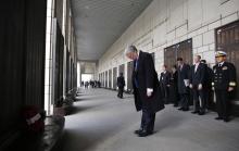 Britain's Defence Secretary Michael Fallon (C) pays his tribute in front of the list of names of fallen British troops who died during the 1950-53 Korean War, at the War Memorial of Korea in Seoul, January 30, 2015. PHOTO BY REUTERS/Kim Hong-Ji