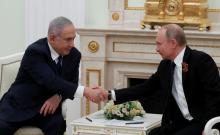 Russian President Vladimir Putin and Israeli Prime Minister Benjamin Netanyahu shake hands during a meeting at the Kremlin in Moscow, Russia May 9, 2018. PHOTO BY REUTERS/Sergei Ilnitsky