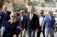 Nickolay Mladenov, the United Nations Secretary-General Special Representative to the Middle East (3rd R), looks at Israeli soldiers during his visit to the West Bank city of Hebron, November 4, 2015. PHOTO BY REUTERS/Mussa Qawasma