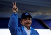 Nicaraguan President Danie Ortega waves to supporters during a march called "We walk for peace and life. Justice" in Managua, Nicaragua, August 29, 2018. PHOTO BY REUTERS/Oswaldo Rivas