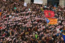 Protesters hold up banners reading "Freedom Political Prisoners, We are a Republic" at a demonstration in front of the regional government headquarters a partial regional strike in Barcelona, Spain, November 8, 2017. PHOTO BY REUTERS/Albert Gea