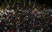 People gather to protest against the travel ban imposed by U.S. President Donald Trump's executive order, at O'Hare airport in Chicago, Illinois, U.S., January 28, 2017. PHOTO BY REUTERS/Kamil Krzaczynski