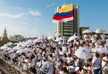 People gather for the signing of the government's peace agreement with the Revolutionary Armed Forces of Colombia (FARC) in Cartagena, Colombia, September 26, 2016. PHOTO BY REUTERS/John Vizcaino