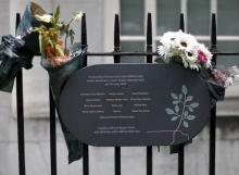 A memorial plaque is attached to railings in Tavistock Square, in memory of those who lost their lives on a number 30 double-decker bus during the 7/7 attack in 2005, in London, July 6, 2015. PHOTO BY REUTERS/Peter Nicholls