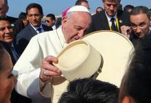 Pope Francis is greeted by a boy as he arrives in airport before a mass at the Huanchaco beach in Trujillo, Peru, January 20, 2018. PHOTO BY REUTERS/Alessandro Bianchi