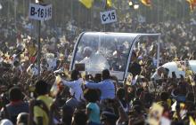 Pope Francis waves to Catholic faithful as he arrives to lead mass in Colombo, January 14, 2015. PHOTO BY REUTERS/Stefano Rellandini