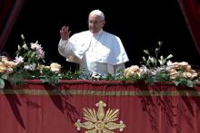 Pope Francis waves before delivering his "Urbi et Orbi" (to the city and the world) message from the balcony overlooking St. Peter's Square at the Vatican, April 16, 2017. PHOTO BY REUTERS/Stefano Rellandini