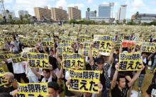 Protesters raise placards reading "Anger was over the limit" during a rally against the U.S. military presence on the island and a series of crimes and other incidents involving U.S. soldiers and base workers, at a park in the prefectural capital Naha on Japan's southern island of Okinawa, Japan, June 19, 2016. PHOTO BY REUTERS
