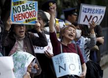 People protesting the planned relocation of the U.S. military base, to Okinawa's Henoko coast, shout slogans at a rally in front of Prime Minister Shinzo Abe's official residence, as a meeting between Okinawa Governor Takeshi Onaga and Abe is holding, in Tokyo, April 17, 2015. PHOTO BY REUTERS/Issei Kato