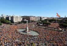 People take part in a pro-union demonstration in Madrid, Spain, October 7, 2017. PHOTO BY REUTERS/Sergio Perez