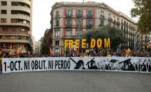 People carry a banner reading "October 1, Neither Forgotten nor Forgiven", in reference to Catalonia's banned October 1, 2017 referendum on independence during a demonstration on the first anniversary of the referendum in Barcelona, Spain, October 1, 2018. PHOTO BY REUTERS/Jon Nazca