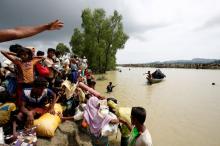 Rohingya refugees wait for boat to cross a canal after crossing the border through the Naf river in Teknaf, Bangladesh, September 7, 2017. PHOTO BY REUTERS/Mohammad Ponir Hossain